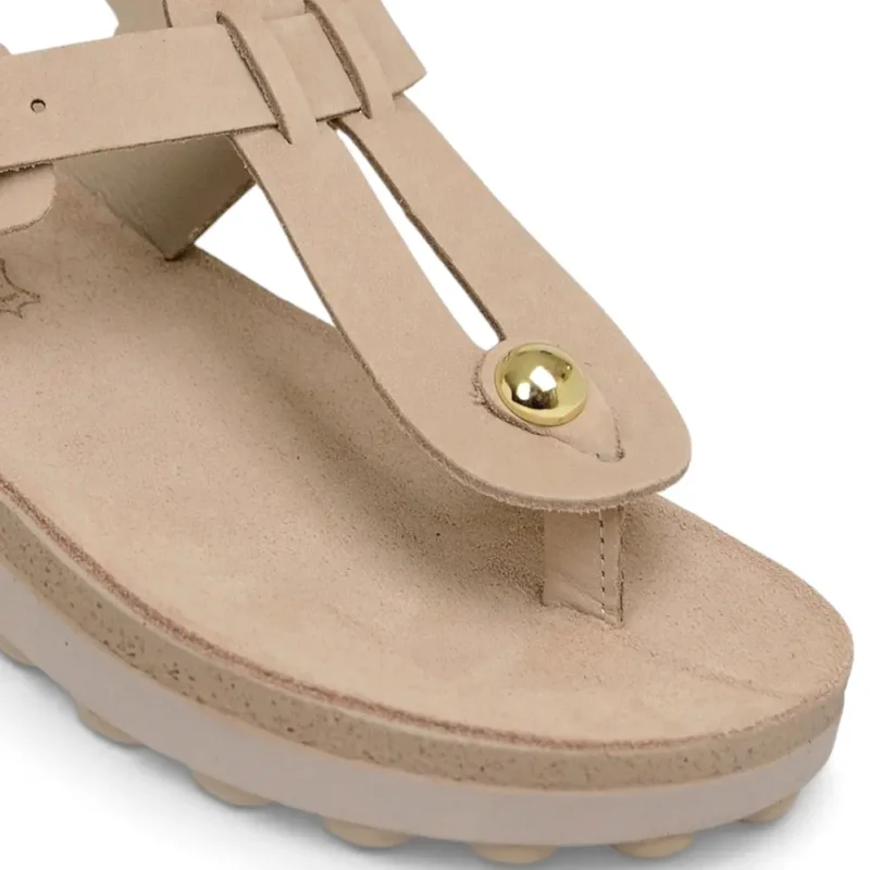 Πίσω όψη στα γυναικεία ανατομικά σανδάλια Fantasy Sandals S9005 Marlena, που τονίζει το slingback κλείσιμο με λουράκι στη φτέρνα.