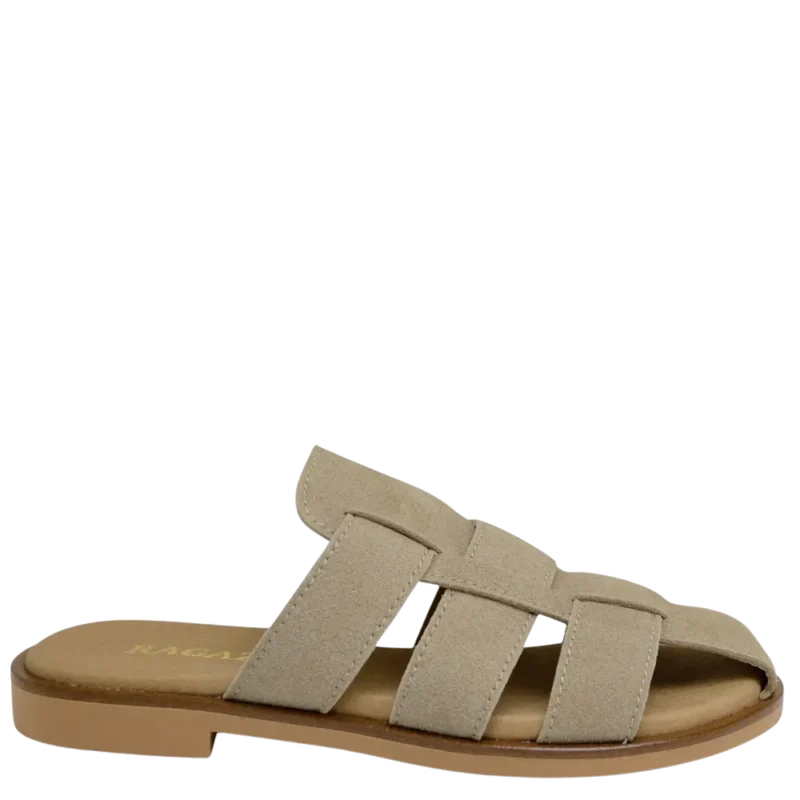 Γυναικεία Fisherman Mules Ragazza 01049 Ταμπά - Πλάγια Όψη Γυναικεία fisherman mules Ragazza 01049 σε ταμπά χρώμα, πλάγια όψη που αναδεικνύει το eco καστόρι και την τρακτερωτή σόλα.