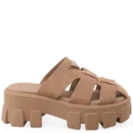 Πλάγια όψη σε γυναικεία flatforms σαμπό Renato Garini W403R095338Z σε μπεζ σκούρο καστόρι.