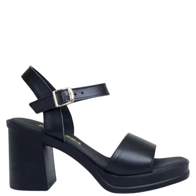 Γυναικεία πέδιλα block heel Ragazza 0794 σε μαύρο χρώμα, πλάγια όψη που αναδεικνύει το σταθερό τακούνι και το λείο δέρμα.